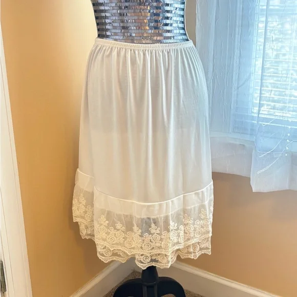 Altar’d State Ladies Off White Half Slip | Size M - Picture 1 of 8